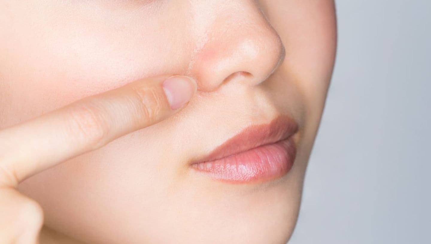 毛穴の黒ずみの原因は肌タイプ別にケア！NG行動と肌に寄り添ったスキンケア方法を紹介